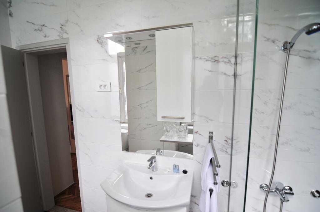 Hotel Villa Laurel Ловран Экстерьер фото