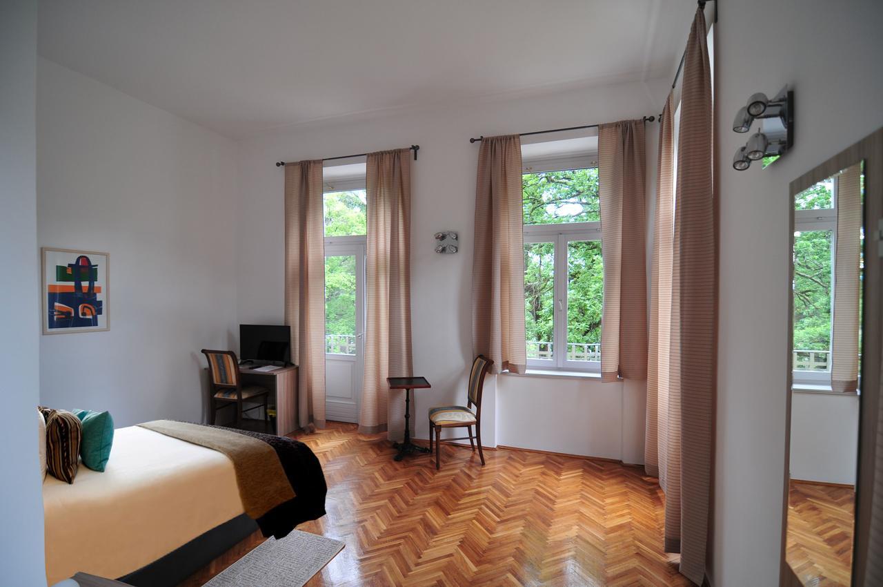 Hotel Villa Laurel Ловран Экстерьер фото